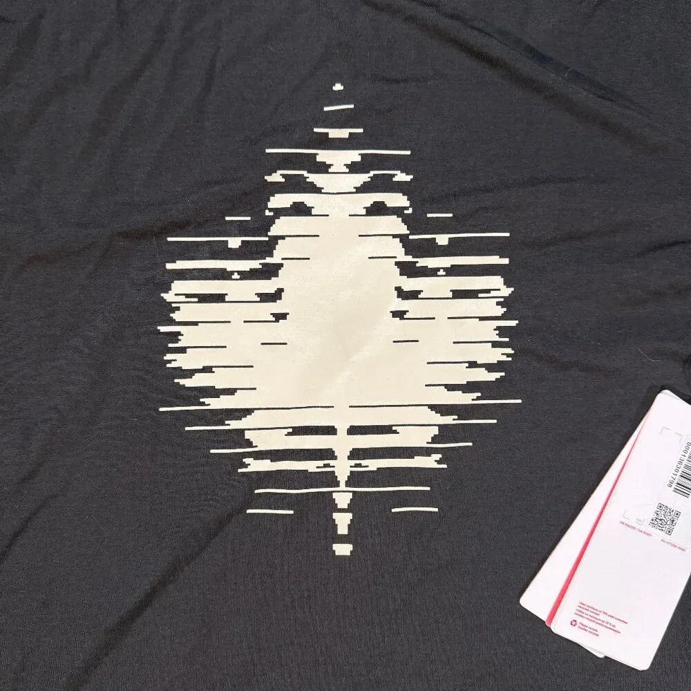 *New Lululemon Men's The Fundamentals Long Sleeve - Team Canada Black - Picture 2 of 7